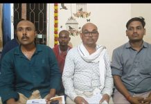 ‘समलैंगिक संबंध’ नव्हे, तर ब्लॅकमेलिंगमधून हत्या . कुटुंबीयांचा खळबळजनक दावा. प्रसिद्धीच्या घाईत काही माध्यमांनी सत्याकडे पाठ फिरवली; मोबाईल चॅटिंग व बँक व्यवहारांचे पुरावे सादर