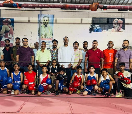 राज्यस्तरीय बॉक्सिंग स्पर्धेसाठी गडचिरोली जिल्ह्याचा संघ रवाना ११ खेळाडू जळगाव येथे दाखविणार आपली ताकद; मान्यवरांकडून यशस्वी कामगिरीसाठी शुभेच्छा